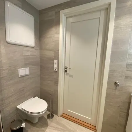 Modern With Free Parking *