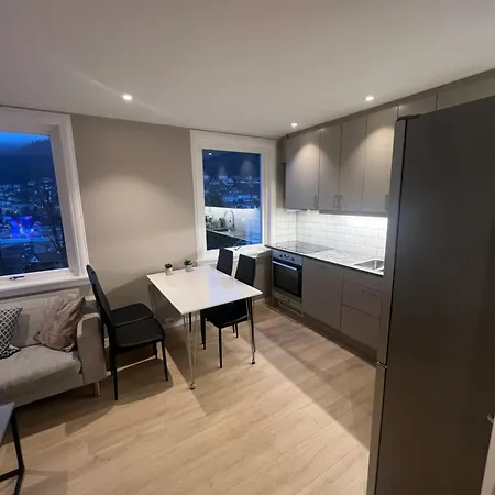 Modern With Free Parking Apartment Bergen