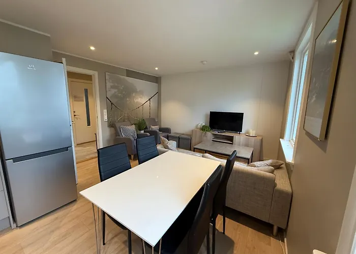 Modern With Free Parking Apartment Bergen