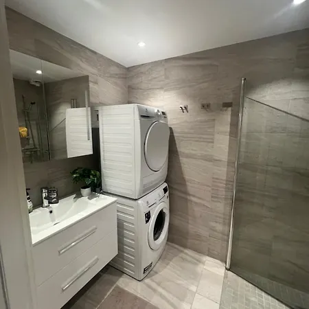 Apartamento Modern With Free Parking