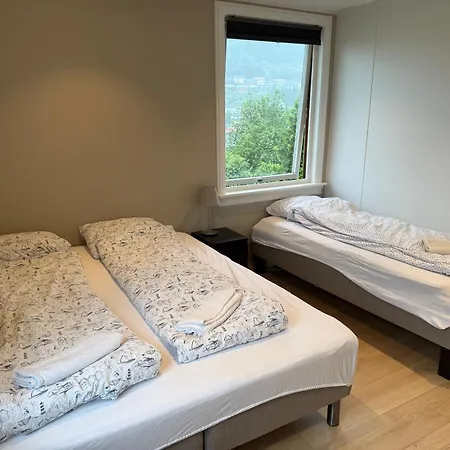 Modern With Free Parking Apartment *