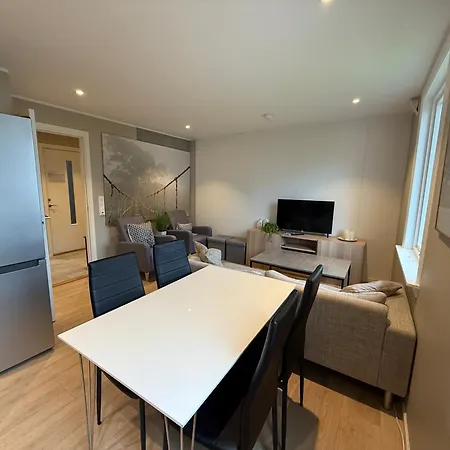 Modern With Free Parking Apartment Bergen