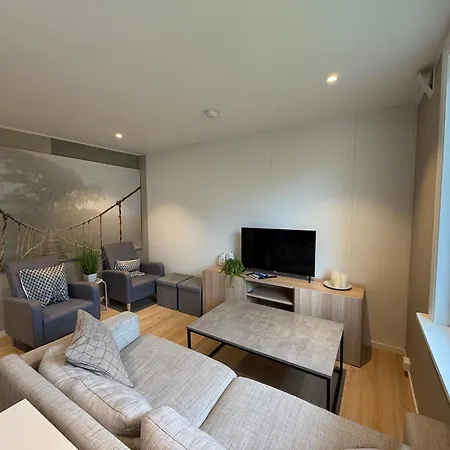 Modern With Free Parking *